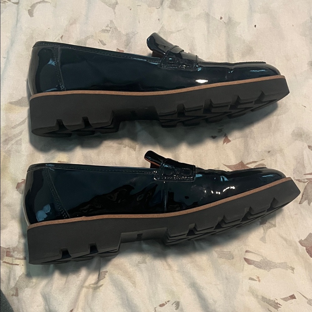 Vionic Shiny Black Women's Loafers - Picture 4 of 7